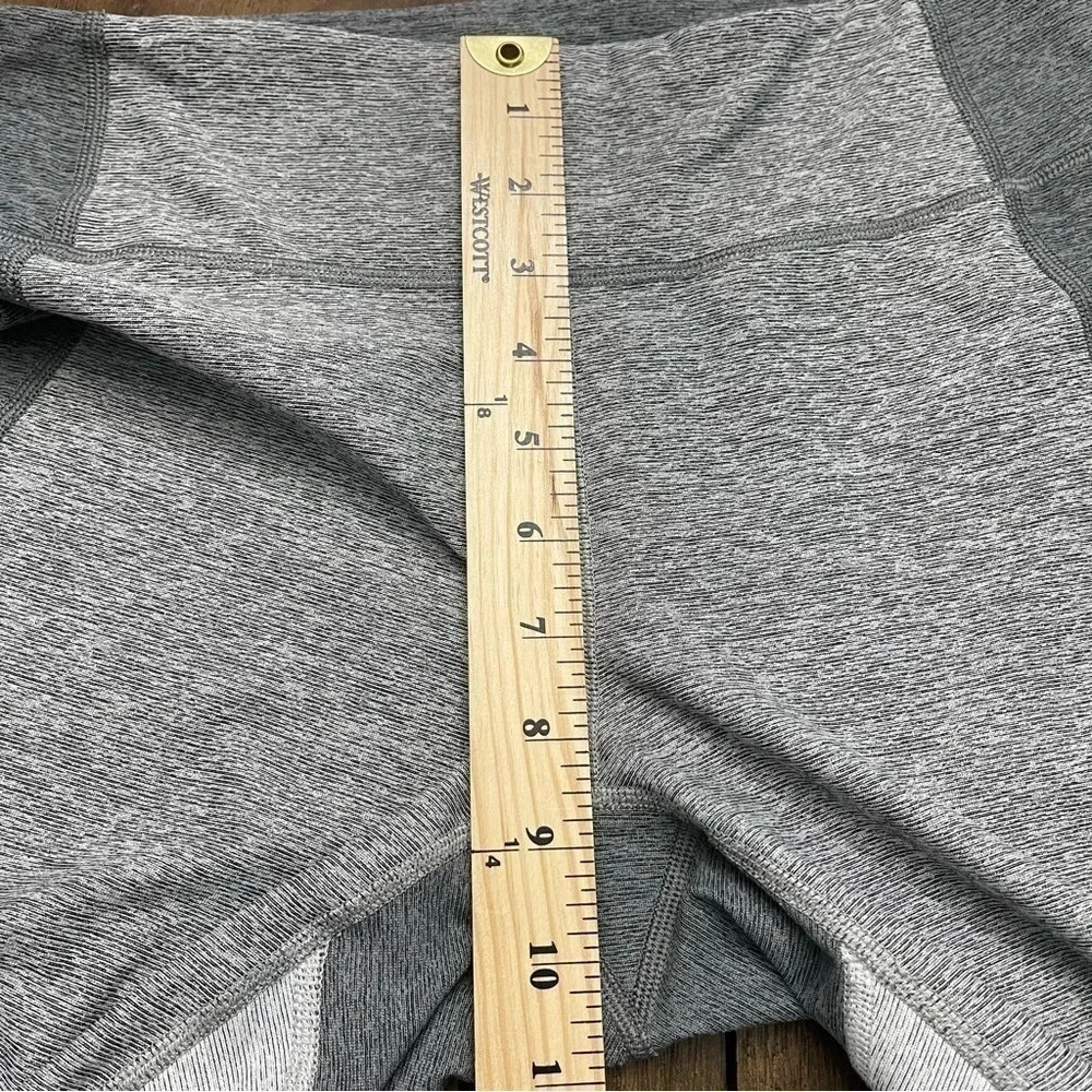 EUC Outdoor Voices activewear leggings. Multi-tone gray color. Size Medium. - Picture 7 of 8
